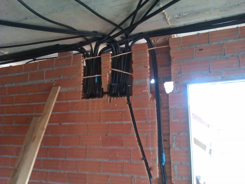 Distribución de los tubos corrugados de una instalación eléctrica